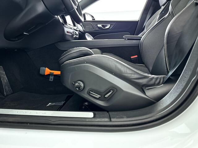 Volvo V60 B4 Aut. Plus Dark | Panoramadak | 360º camera | Harman Kardon | Trekhaak