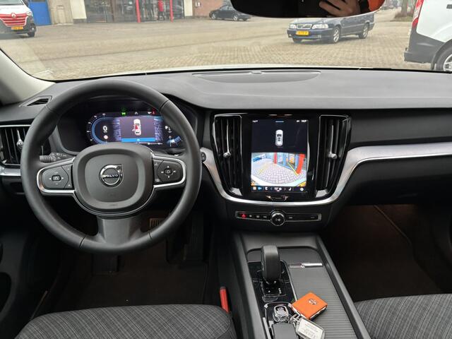Volvo V60 2.0 B3 Core / NL Auto / Stoel & Stuurverwarming / Achterruitrijcamera / Googlemaps Navi /