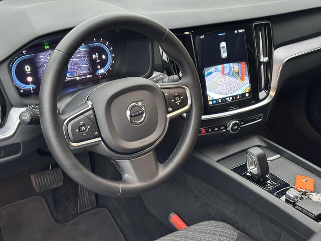Volvo V60 2.0 B3 Core / NL Auto / Stoel & Stuurverwarming / Achterruitrijcamera / Googlemaps Navi /
