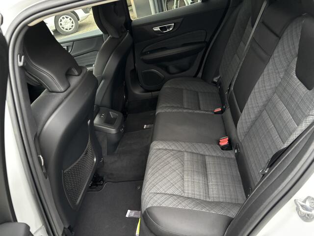 Volvo V60 2.0 B3 Core / NL Auto / Stoel & Stuurverwarming / Achterruitrijcamera / Googlemaps Navi /