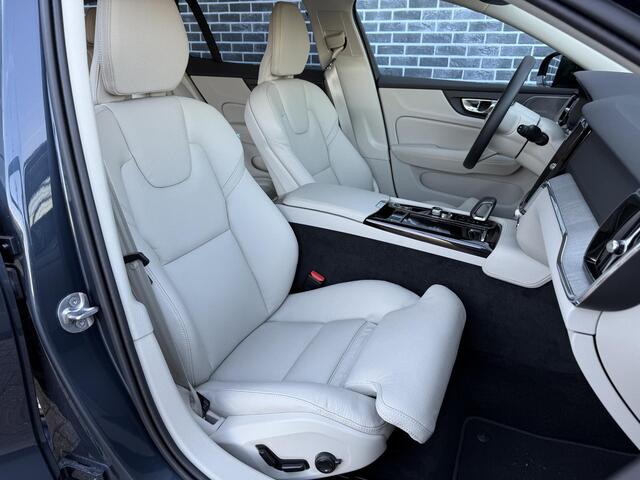 Volvo V60 2.0 T6 Plug-in hybrid AWD Plus Dark | 19" Diamond cut velgen | Trekhaak | Harman/Kardon | Adaptieve Cruise Controle | Blis | Leder | Stoel+Stuur verwarming |