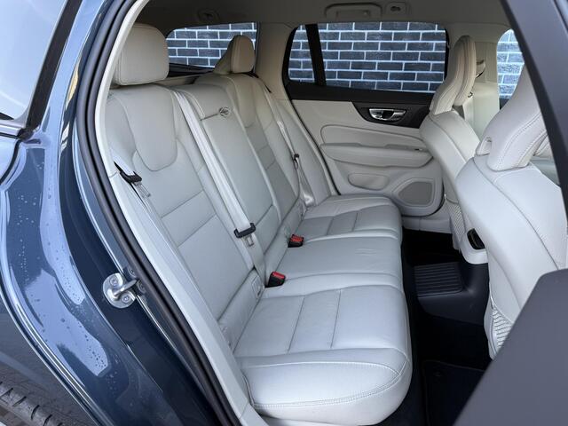 Volvo V60 2.0 T6 Plug-in hybrid AWD Plus Dark | 19" Diamond cut velgen | Trekhaak | Harman/Kardon | Adaptieve Cruise Controle | Blis | Leder | Stoel+Stuur verwarming |