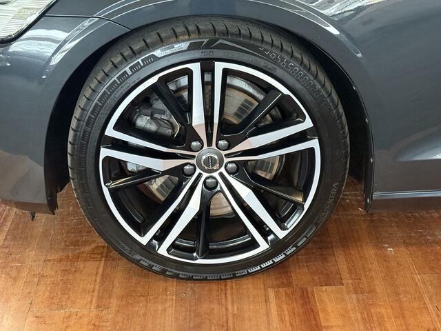 Volvo V60 2.0 T5 R-Design