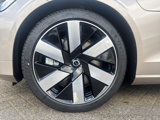 Volvo V60 2.0 T6 Plug-in hybrid AWD Essential Edition / Moritz Leder / Park Assist / 19" LMV / Verw. Stoel & stuurwiel