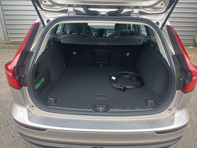 Volvo V60 2.0 T6 Plug-in hybrid AWD Essential Edition / Moritz Leder / Park Assist / 19" LMV / Verw. Stoel & stuurwiel