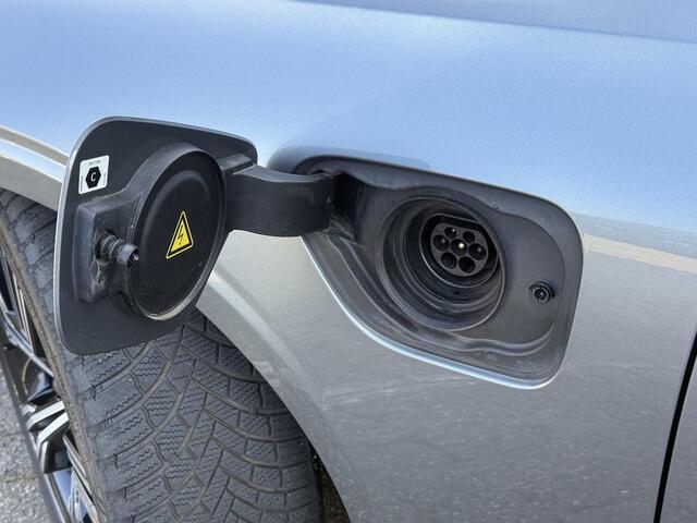 Volvo V60 2.0 T8 AWD Inscription , Automaat , Adaptive Cruise , Trekhaak , Panoramadak , Harman-Kardon , Camera , Leder , Stoelen+Stuur+Achterbank Verwarmd , BLIS , Carplay , DAB ,