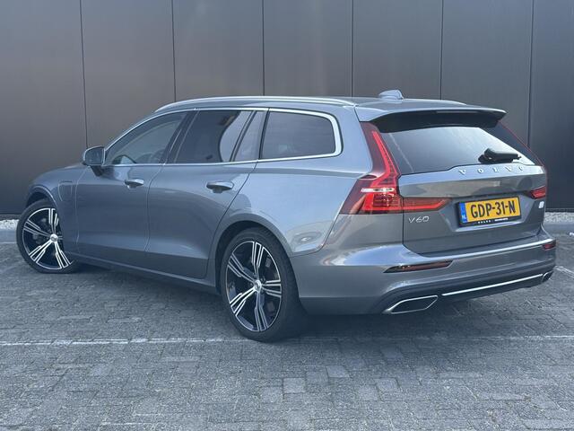 Volvo V60 2.0 T8 AWD Inscription , Automaat , Adaptive Cruise , Trekhaak , Panoramadak , Harman-Kardon , Camera , Leder , Stoelen+Stuur+Achterbank Verwarmd , BLIS , Carplay , DAB ,