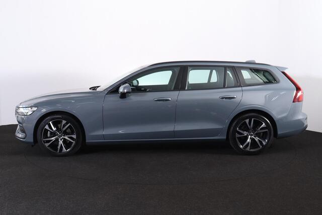 Volvo V60 B3 Essential - IntelliSafe Assist & Surround - Parkeercamera achter - Verwarmde voorstoelen, stuur & achterbank - Parkeersensoren voor & achter - Draadloze tel. lader - Elektr. inklapbare trekhaak - 18' LMV