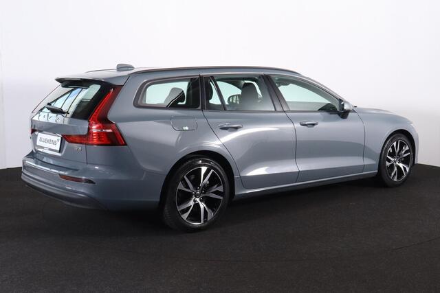 Volvo V60 B3 Essential - IntelliSafe Assist & Surround - Parkeercamera achter - Verwarmde voorstoelen, stuur & achterbank - Parkeersensoren voor & achter - Draadloze tel. lader - Elektr. inklapbare trekhaak - 18' LMV