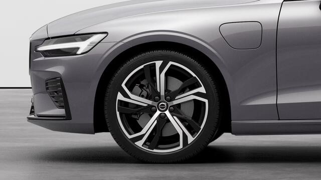 Volvo V60 T6 AWD 350 PK Plug-in hybrid Plus Dark | Donker glas | Camera | 19" |