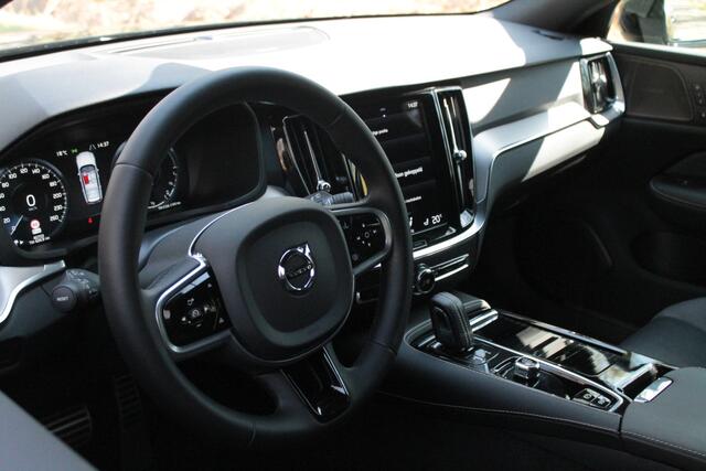 Volvo V60 2.0 T8 AWD R-design | Trekhaak | Long Range