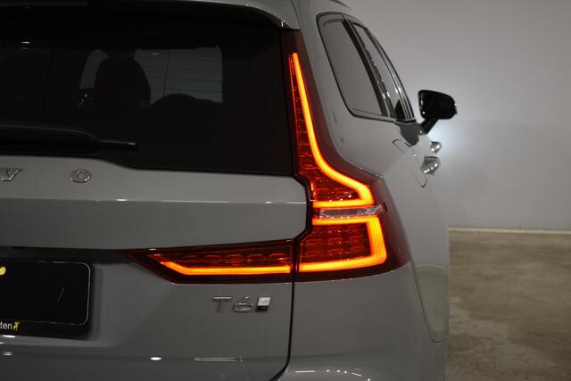 Volvo V60 T6 350PK Automaat AWD Ultra Dark / Adaptieve Cruisecontrol / Parkeersensoren / Stoelverwarming / Stuurverwarming / 360 Camera / Elektrische Stoelen /