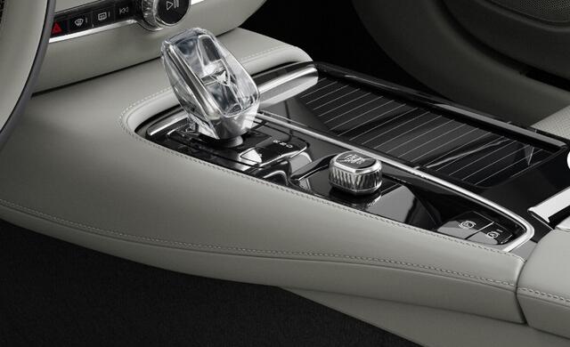 Volvo V60 2.0 T6 Plug-in hybrid AWD Ultra Bright / Massage stoelen / Long Range / 360 Camera / Harman Kardon audio / Head-up display / Panorama dak / Apple carplay / Android auto /