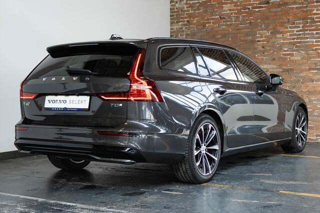 Volvo V60 T8 Plug-in hybrid AWD Ultra Bright | Head-up display | Adaptieve Cruise Control met Pilot Assist | Premium audio by Bowers & Wilkins | Elektrisch bedienbaar panoramisch schuif/-kanteldak | Elektrische voorstoelen met geheugen | 360° Parkeercamera | Park A