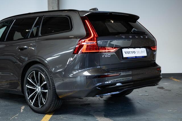 Volvo V60 T8 Plug-in hybrid AWD Ultra Bright | Head-up display | Adaptieve Cruise Control met Pilot Assist | Premium audio by Bowers & Wilkins | Elektrisch bedienbaar panoramisch schuif/-kanteldak | Elektrische voorstoelen met geheugen | 360° Parkeercamera | Park A