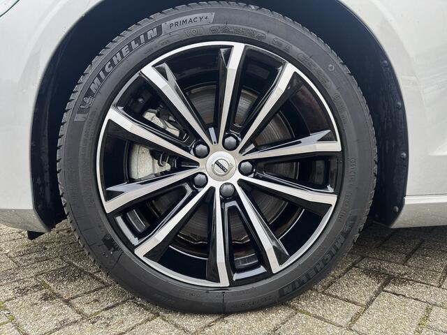 Volvo V60 T6 350PK Plug-in Hybrid AWD Plus Dark | Harman Kardon | Lichtmetalen velgen 18" |