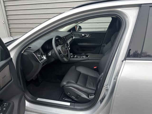 Volvo V60 T6 350PK Plug-in Hybrid AWD Plus Dark | Harman Kardon | Lichtmetalen velgen 18" |