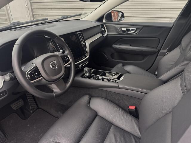 Volvo V60 T6 350PK Plug-in Hybrid AWD Plus Dark | Harman Kardon | Lichtmetalen velgen 18" |