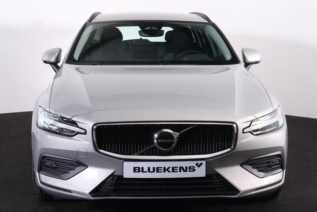 Volvo V60 B3 Essential Edition - IntelliSafe Assist & Surround - Parkeercamera achter - Verwarmde voorstoelen, stuur & achterbank - Parkeersensoren voor & achter - Draadloze tel. lader - High Performance audio - Elektr. inklapbare trekhaak - 18' LMV