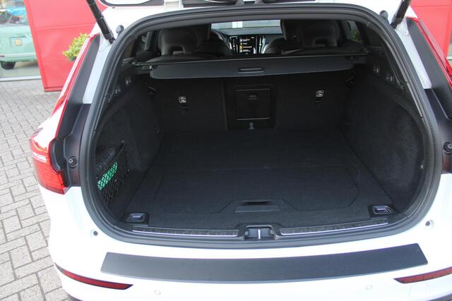 Volvo V60 2.0 T6 340PK RECHARGE AWD R-DESIGN **NIEUWSTAAT!** | ELEKTRISCH BEDIENBARE VOORSTOELEN MET GEHEUGEN OP BESTUURDERSSTOEL | 18" 5-Y SPAAKS MATT BLACK / DIAMOND CUT R-DESIGN WIELEN | HIGH PERFORMANCE SOUND HARMAN KARDON | ADAPTIVE CRUISE CONTROL | ACHTERUITR