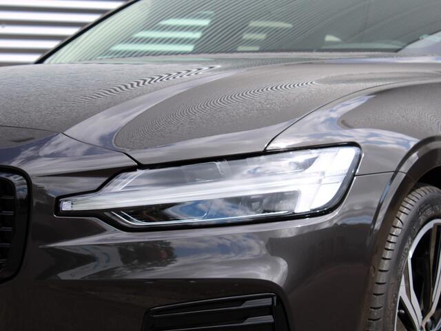 Volvo V60 2.0 T6 Plug-in hybrid AWD Plus Dark Automaat / 19" velgen / Harman Kardon / Privacy Glass / 360* camera
