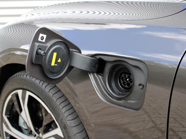 Volvo V60 2.0 T6 Plug-in hybrid AWD Plus Dark Automaat / 19" velgen / Harman Kardon / Privacy Glass / 360* camera