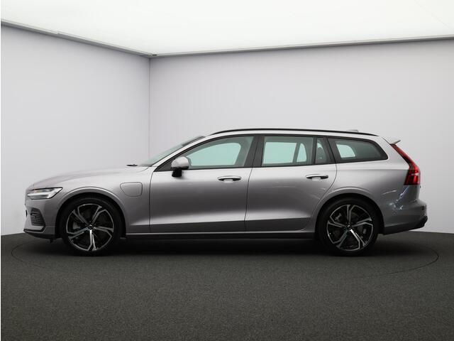Volvo V60 2.0 T6 Plug-in hybrid AWD Core Business Edition / Harman Kardon / 360 camera / 19" / Stoel en stuurverwarming / Achterbankverwarming /