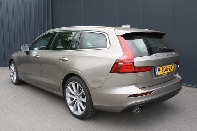 Volvo V60 2.0 T4 Momentum Pro NAVIGATIE - CAMERA - 1e EIGENAAR - RIJKLAAR
