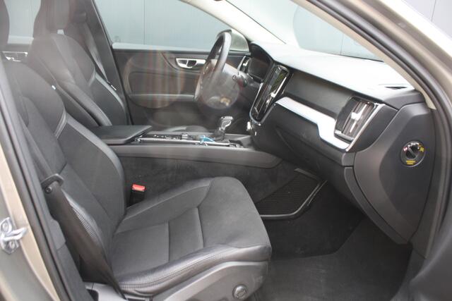 Volvo V60 2.0 T4 Momentum Pro NAVIGATIE - CAMERA - 1e EIGENAAR - RIJKLAAR