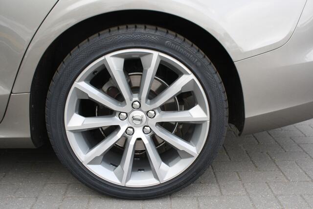 Volvo V60 2.0 T4 Momentum Pro NAVIGATIE - CAMERA - 1e EIGENAAR - RIJKLAAR