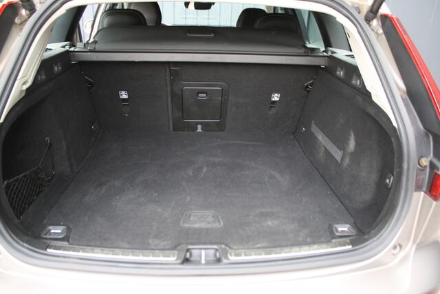 Volvo V60 2.0 T4 Momentum Pro NAVIGATIE - CAMERA - 1e EIGENAAR - RIJKLAAR