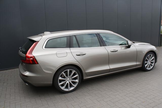 Volvo V60 2.0 T4 Momentum Pro NAVIGATIE - CAMERA - 1e EIGENAAR - RIJKLAAR