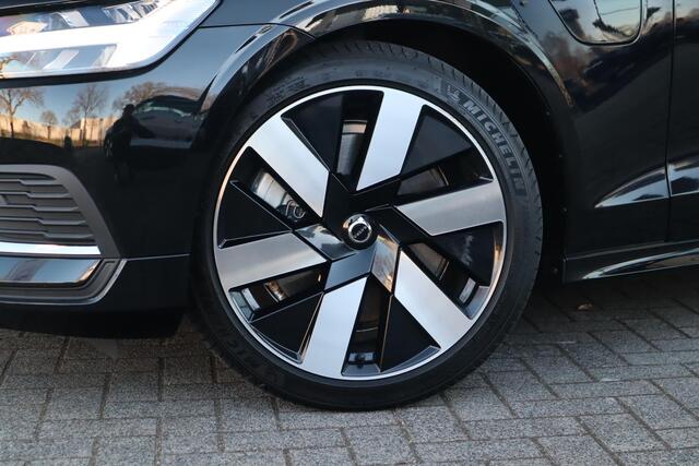 Volvo V60 2.0 T6 Plug-in hybrid AWD Essential Edition | Adaptive Cruise Control met Pilot Assist| Dodehoekdetectie| Stoelverwarming voor + achter| Stuurwielverwarming| Extra getint glas achter| RVS-geborstelde bumperbescherming|