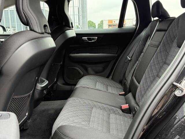 Volvo V60 2.0 B3 Essential Edition | Trekhaak | Adaptieve cruisecontrol | Stoel-stuurwiel-achterbankverwarming | Parkassist voor en achter | Parkeercamera | BLIS |