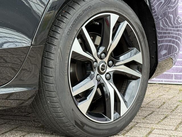 Volvo V60 2.0 B3 Essential Edition | Trekhaak | Adaptieve cruisecontrol | Stoel-stuurwiel-achterbankverwarming | Parkassist voor en achter | Parkeercamera | BLIS |