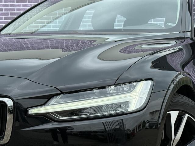 Volvo V60 2.0 B3 Essential Edition | Trekhaak | Adaptieve cruisecontrol | Stoel-stuurwiel-achterbankverwarming | Parkassist voor en achter | Parkeercamera | BLIS |