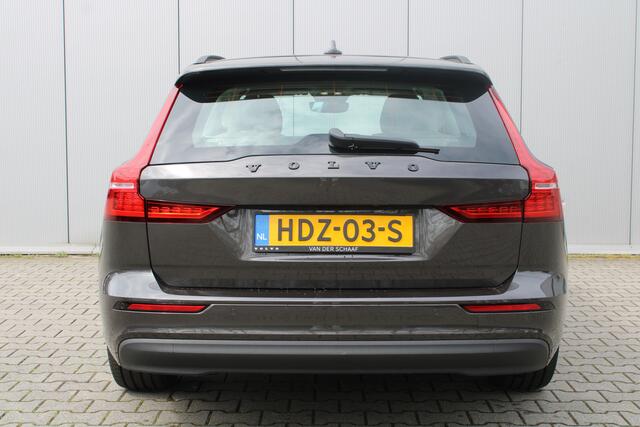 Volvo V60 B3 Essential Edition | Trekhaak | Stoelverwarming | Pilot Assist