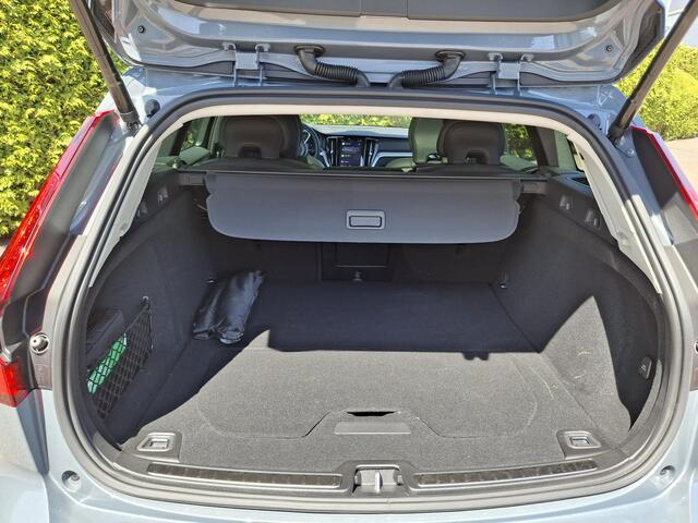 Volvo V60 B3 Ultimate Dark | H&K Audio | Pilot assist | Demo | Vraag naar de actuele tellerstand