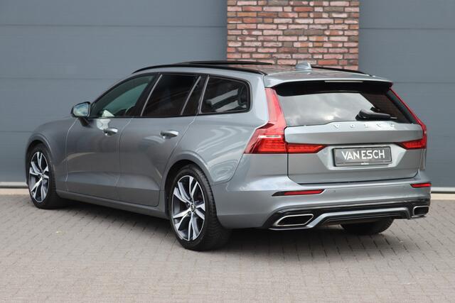 Volvo V60 2.0 B4 R-Design Aut8 | Panoramadak | Camera | Memory | Dodehoekassistent | Leder | Apple-Carplay | DAB | Stoelverwarming |