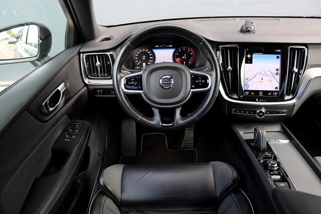 Volvo V60 2.0 B4 R-Design Aut8 | Panoramadak | Camera | Memory | Dodehoekassistent | Leder | Apple-Carplay | DAB | Stoelverwarming |
