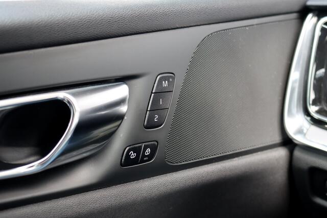 Volvo V60 2.0 B4 R-Design Aut8 | Panoramadak | Camera | Memory | Dodehoekassistent | Leder | Apple-Carplay | DAB | Stoelverwarming |