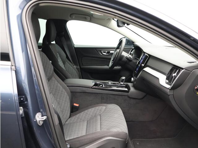 Volvo V60 T6 350PK Plug-in hybrid AWD Core Bright / Trekhaak / Exterior Stylingkit / 360 Camera / Lighting Pack / Keyless Entry / Full LED / BLIS / Elektrische Achterklep / Park Assist V+A /