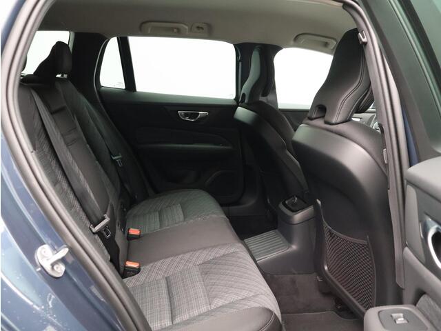 Volvo V60 T6 350PK Plug-in hybrid AWD Core Bright / Trekhaak / Exterior Stylingkit / 360 Camera / Lighting Pack / Keyless Entry / Full LED / BLIS / Elektrische Achterklep / Park Assist V+A /