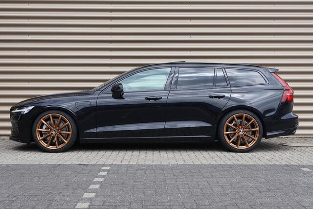 Volvo V60 T6 Plug-in hybrid AWD Ultra Dark | 20" Heico sportvelgen | Bastuck uitlaat | Heico sportveren | Bowers & Wilkins