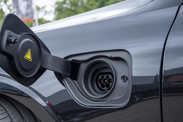 Volvo V60 2.0 T8 TWIN ENGINE AWD INSCRIPTION