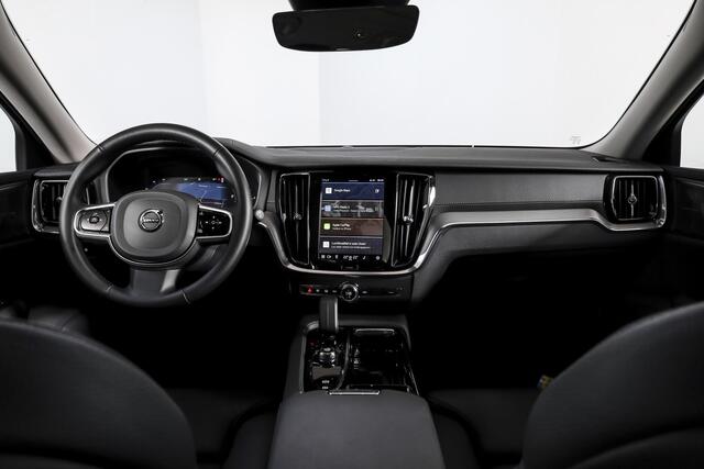 Volvo V60 2.0 T6 Plug-in hybrid AWD Ultra Dark 253 PK - Automaat | S/K-Panodak | Dig. Cockpit | Adapt. Cruise | Stoel-+Stuurverw. | PDC | 360 Camera | NAV + App. Connect | ECC | Elek. Klep | LM 19" | 9589