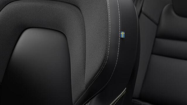 Volvo V60 2.0 T6 Plug-in hybrid AWD Plus Dark | Verwacht Nov. 2025 | Head-Up Display | 360º Camera | 19" Lichtmetalen Wielen | Premium Audio by Harman Kardon | Nappa Lederen Contourstoelen |