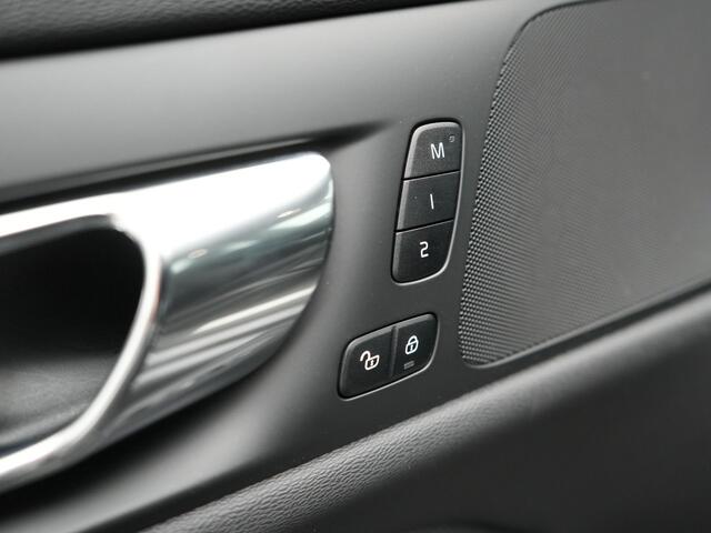 Volvo V60 B4 R-Design Automaat 198pk | Panodak | Adaptive Cruise | Camera | Lederen Sportstoelen Memory & Verwarmd | Pilot Assist | Blis | Navigatie | Stuurverwarming | Virtual | DAB |