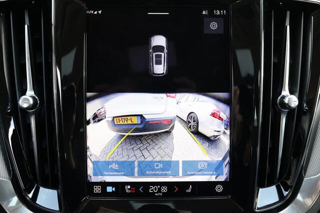 Volvo V60 T6 Plug-in hybrid AWD Essential Edition IntelliSafe Assist & Surround - Parkeercamera achter - Lederen Bekleding - Verwarmde voorstoelen, stuur & achterbank - Parkeersensoren voor & achter - Elektr. verstelbare lendesteunen - 19' LMV
