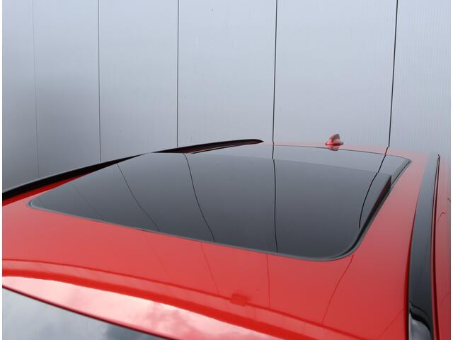 Volvo V60 2.0 B3 R-Design | 20" Polestar | Black optiek | Panoramadak | H&K | Trekhaak